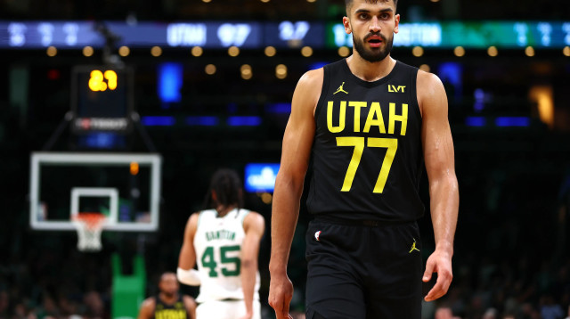 עומר יורצבן במדי יוטה ג'אז (צילום: GettyImages, Maddie Meyer)