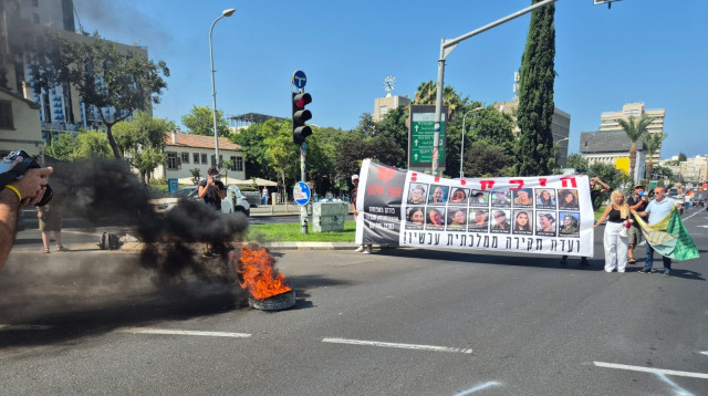 שריפת צמיג ליד הקריה (צילום: רשתות חברתיות, שימוש לפי סעיף 27 א')