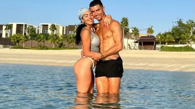 אל תתנו לעובדות לבלבל אתכם. רונאלדו וג'ורג'ינה (צילום: צילום מסך, מסך אינסטגרם georginagio)