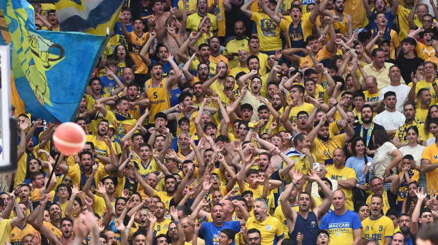 קהל מכבי תל אביב כדורסל (צילום: ברני ארדוב)