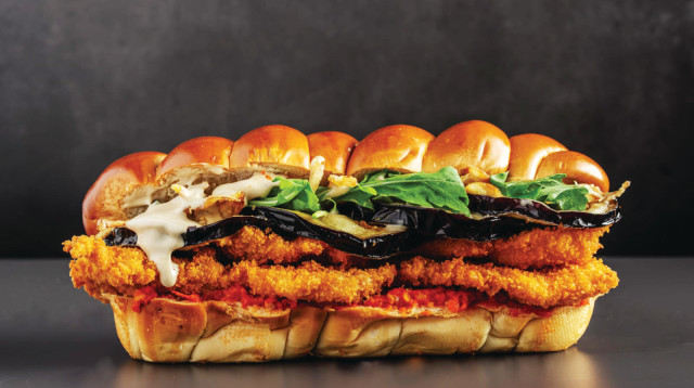 כריך שניצל, מחנה אסאדה (צילום: אסף קרלה)