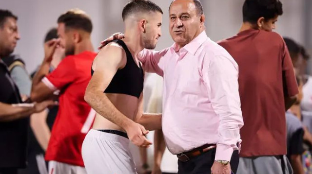 מוחמד אבו יונס עם בסיל חורי (צילום: מאור אלקסלסי)