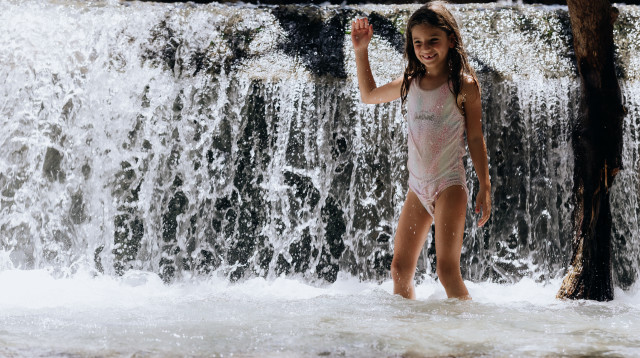 המפל מאחורי עין שוקק (צילום: אדריאן סבל)