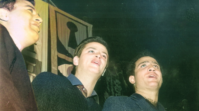 הדבר הכי מרענן ושובה לב בשנות ה-60, שלישיית גשר הירקון (צילום: דוד אולמר, ארכיוני סופרים, מרכז קיפ לחקר הספרות העברית. אוניברסיטת תל אביב)