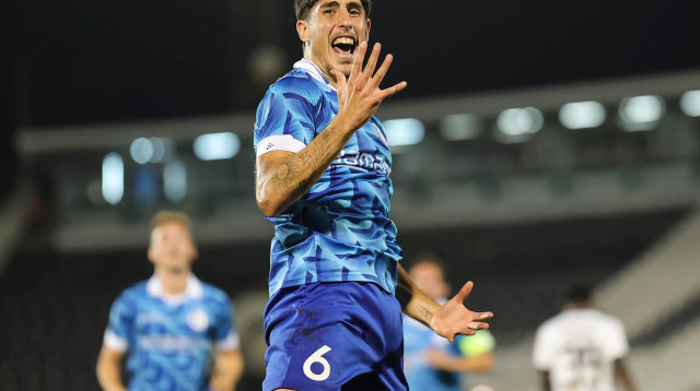 עומרי גנדלמן שחקן גנט חוגג שער (צילום: GettyImages, Srdjan Stevanovic)