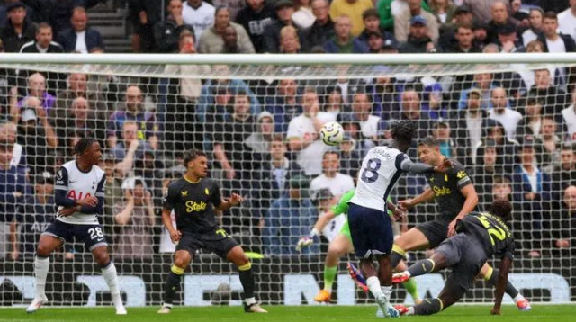 כבר אחד משערי העונה. ביסומה (צילום: אימג'בנק  GettyImages)