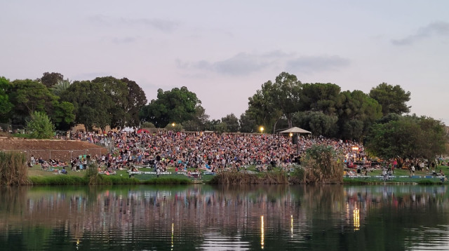 מוזיקה על האגם בתל אפק (צילום: זיו זגורי, רשות הטבע והגנים)