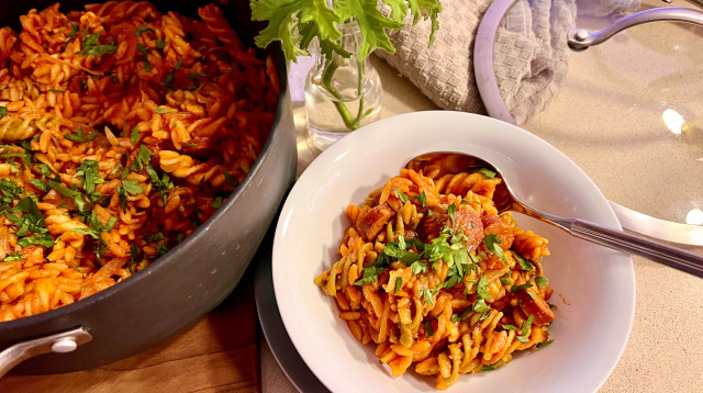 פוזילי נקניקיות של פסקל (צילום: פסקל פרץ-רובין)