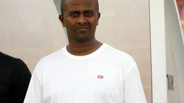 מסאי דגו מאמן הפועל תל אביב (צילום: אודי ציטיאט)