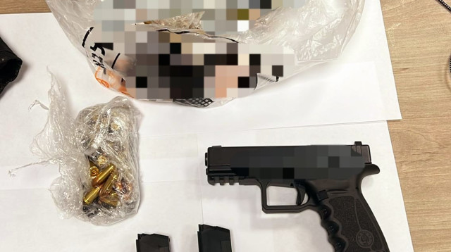 אמצעי הלחימה שנתפסו (צילום: אלון חכמון)