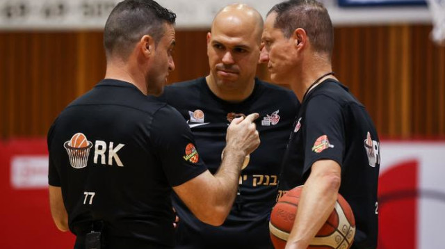 פרש במפתיע. רומנו העונה עם בייניש ומאירסון (צילום: מאור אלקסלסי)