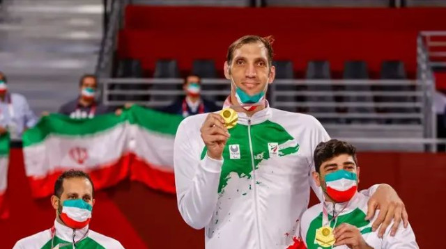 נאלץ לישון על הרצפה. מורתזה מירזדסלקג'אני (צילום: GettyImages)