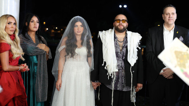 השר מיקי זוהר, בנו אליאב והכלה ספיר מסיקה (צילום: קסם צלמים)