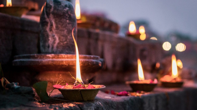 דפי הנצחה ועמודי זיכרון לנפטרים (צילום: ללא)