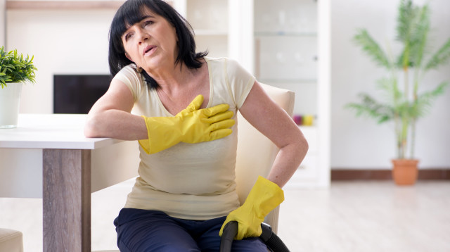 התקף לב בנשים (צילום: אינג'אימג')