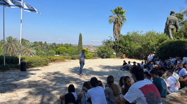 מכינה קדם צבאית ראשונה בתולדות קיבוץ יד מרדכי (צילום: קהילת יד מרדכי)