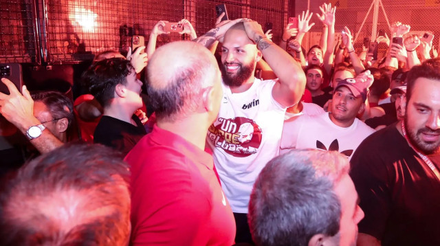 אוון פורנייה, אולימפיאקוס (צילום: אתר רשמי, מתוך עמוד הטוויטר של אולימפיאקוס)