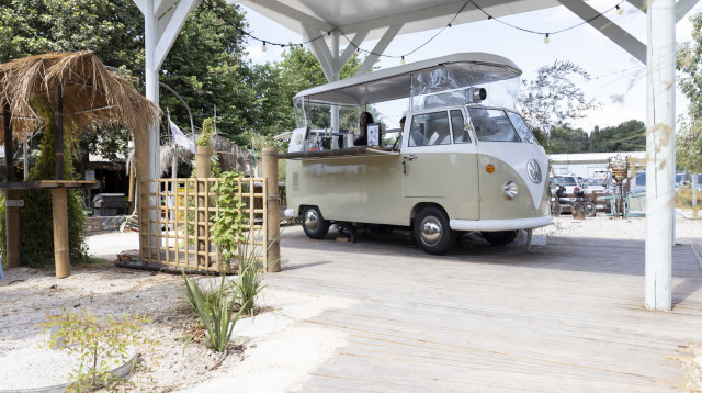 מתחם אורוות האמנים פרדס חנה (צילום: רז רוגובסקי)