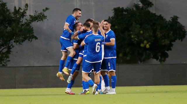 חגגו בפתח פתקוה. שחקני קפריסין (צילום: קובי אליהו)