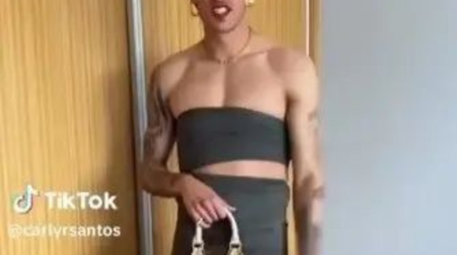 הכדורגלן ריקרדו מנגס, בסרטון טיקטוק (צילום: צילום מסך, .)