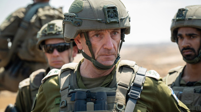 הרמטכ"ל הרצי הלוי בגבול הצפון (צילום: דובר צה"ל)