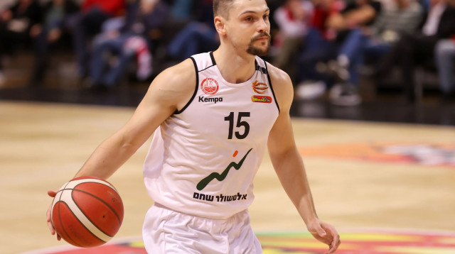 איגור קולשוב, שחקן הפועל באר שבע/דימונה (צילום: מאור אלקסלסי)