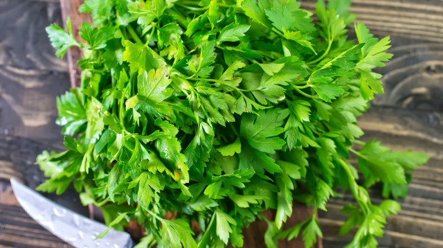 פטרוזיליה (צילום: אינג'אימג')