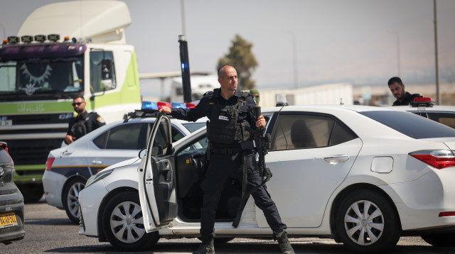 זירת הפיגוע במעבר אלנבי (צילום: Yonatan Sindel/Flash90)