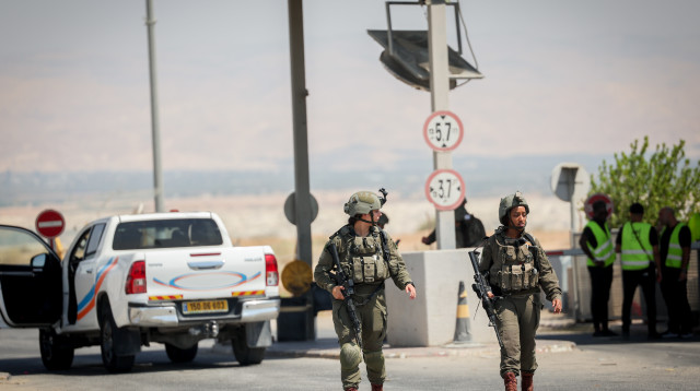 זירת פיגוע במעבר אלנבי - ארכיון  (צילום: Yonatan Sindel/Flash90)