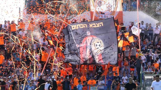 אוהדי סקציה נס ציונה (צילום: קובי אליהו)