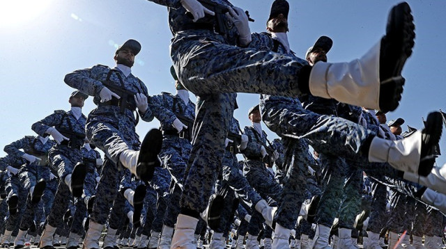 חמושים באיראן (צילום: Tasnim News Agency/via REUTERS )