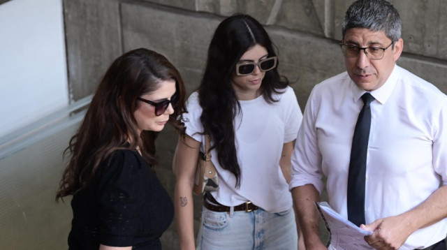 כתב אישום נגד זורקת החול נועה גלדנברג (צילום: אבשלום ששוני)