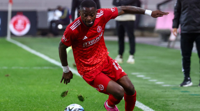 שחקן הפועל תל אביב מאוויס צ'יבוטה (צילום: דני מרון)