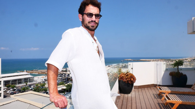 עידן גלפר ל-mainstream (צילום: יח"צ אמיר מאירי)