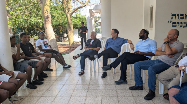 חברי השדולה למען המכינות הקדם צבאיות ביקרו במכינות בדרום ובעוטף עזה (צילום: ללא קרדיט)