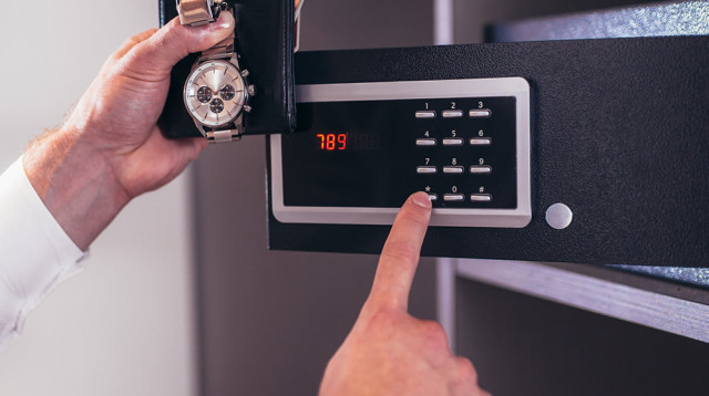 תכשיטים, נשק ושקט נפשי: טיפים לבחירת כספת ביתית (צילום: Shutterstock)