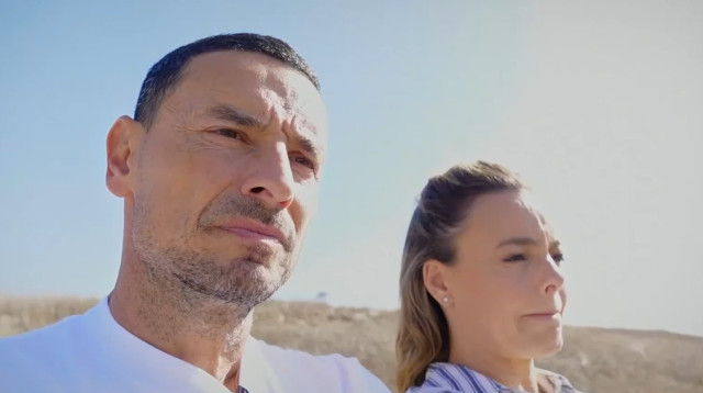 גיא זוארץ ויעל בר זוהר ב"מחוברים" (צילום: צילום מסך HOT)