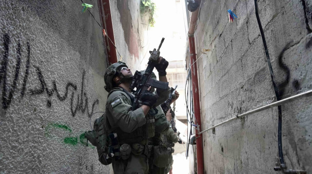 מתוך המבצע הממושך בטול כרם (צילום: דובר צהל)