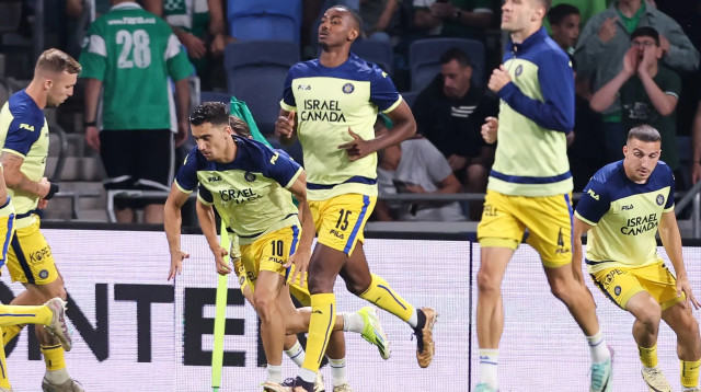 יונס מלדה חימום מכבי תל אביב (צילום: מאור אלקסלסי)