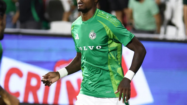 פדראו שחקן מכבי חיפה בחימום (צילום: דני מרון)