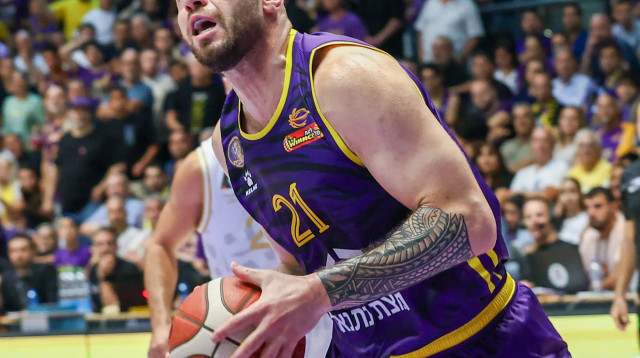 נתנאל ארצי הפועל חולון (צילום: דני מרון)