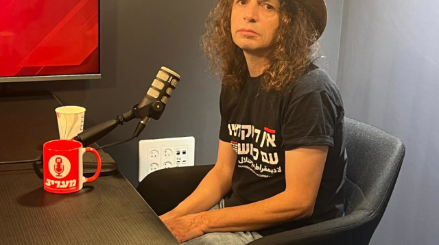 אמיר חצרוני פרופסור לתקשורת ופובליציסט ישראלי (צילום: מעריב אונליין)