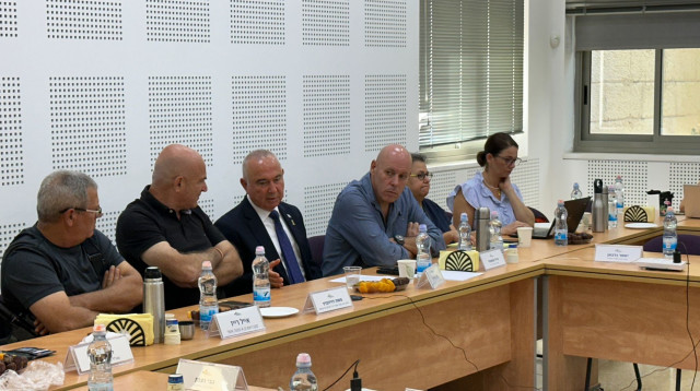 "קשה להתעלם מהעובדה שהצפון מופקר", ח"כ אלי דלל בישיבה על זכויות הילד במלחמה (צילום: דוברות אלי דלל)