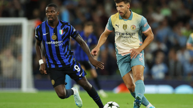 רובן דיאס מנצ'סטר סיטי לצד מרכוס תוראם אינטר (צילום: רויטרס)