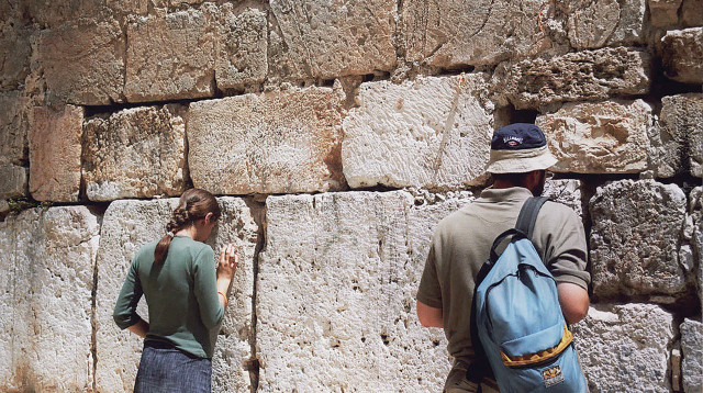 מתפללים בכותל הקטן (צילום: morany84)