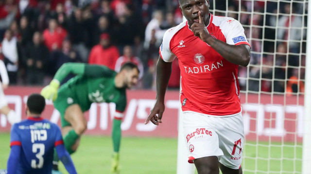 שחקן הפועל באר שבע, נייג'ל האסלביינק (צילום: דני מרון)