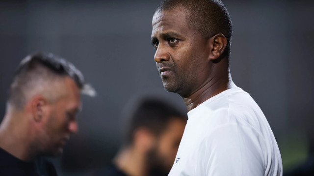 מסאי דגו, מאמן הפועל תל אביב (צילום: מאור אלקסלסי)