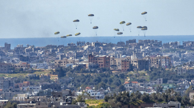 הצנחת אספקה לרצועת עזה (צילום: חיים גולדברג פלאש 90)