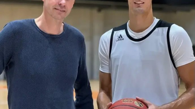 "יש לנו פחות כסף, והצעירים שבאים ב'הנחה' הופכים אותנו לתחרותיים". ליבנאת' עם שרף (צילום: באדיבות המצולמים)