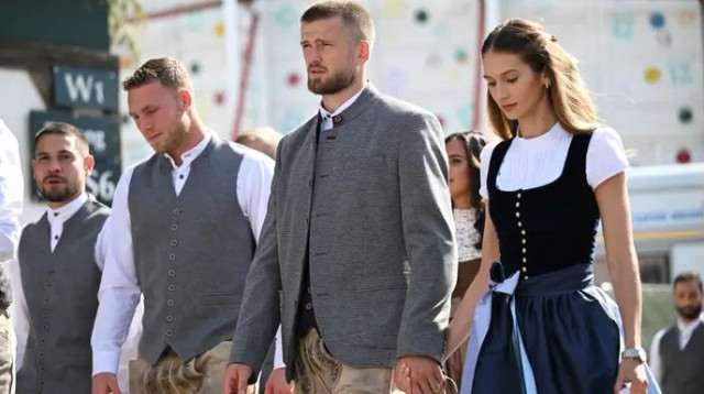 פרץ לצד בני הזוג דייר (צילום: רויטרס)